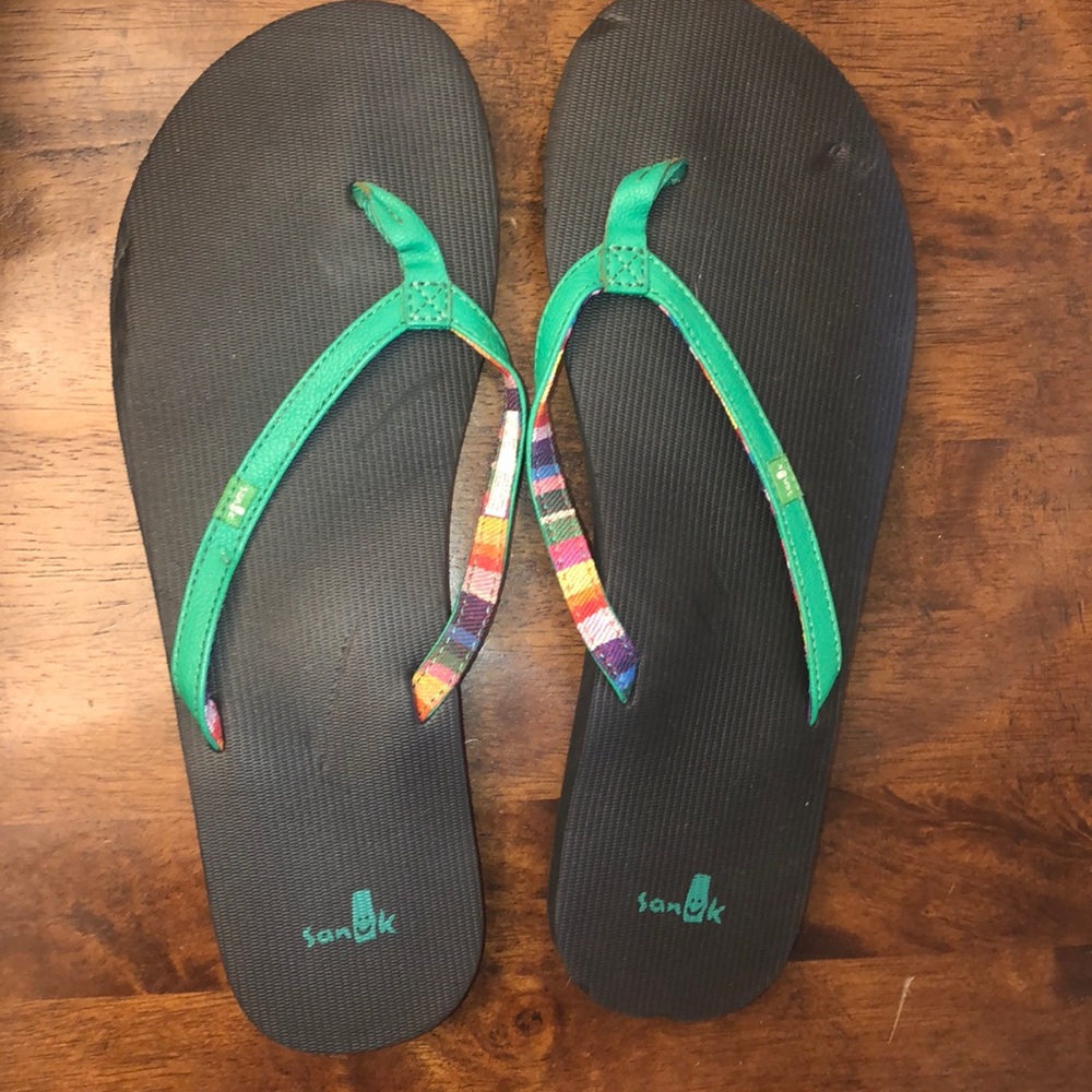 Green sanuk flip flop
